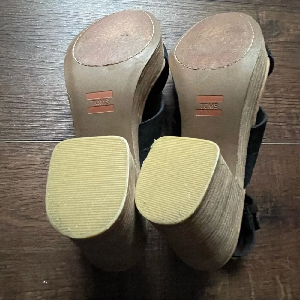 TOMS Black Suede Heels • Size 8 • Women - Picture 4 of 5